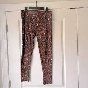 LuLaRoe Tall & Curvy Feather Patterned Leggings, (Large-XL)